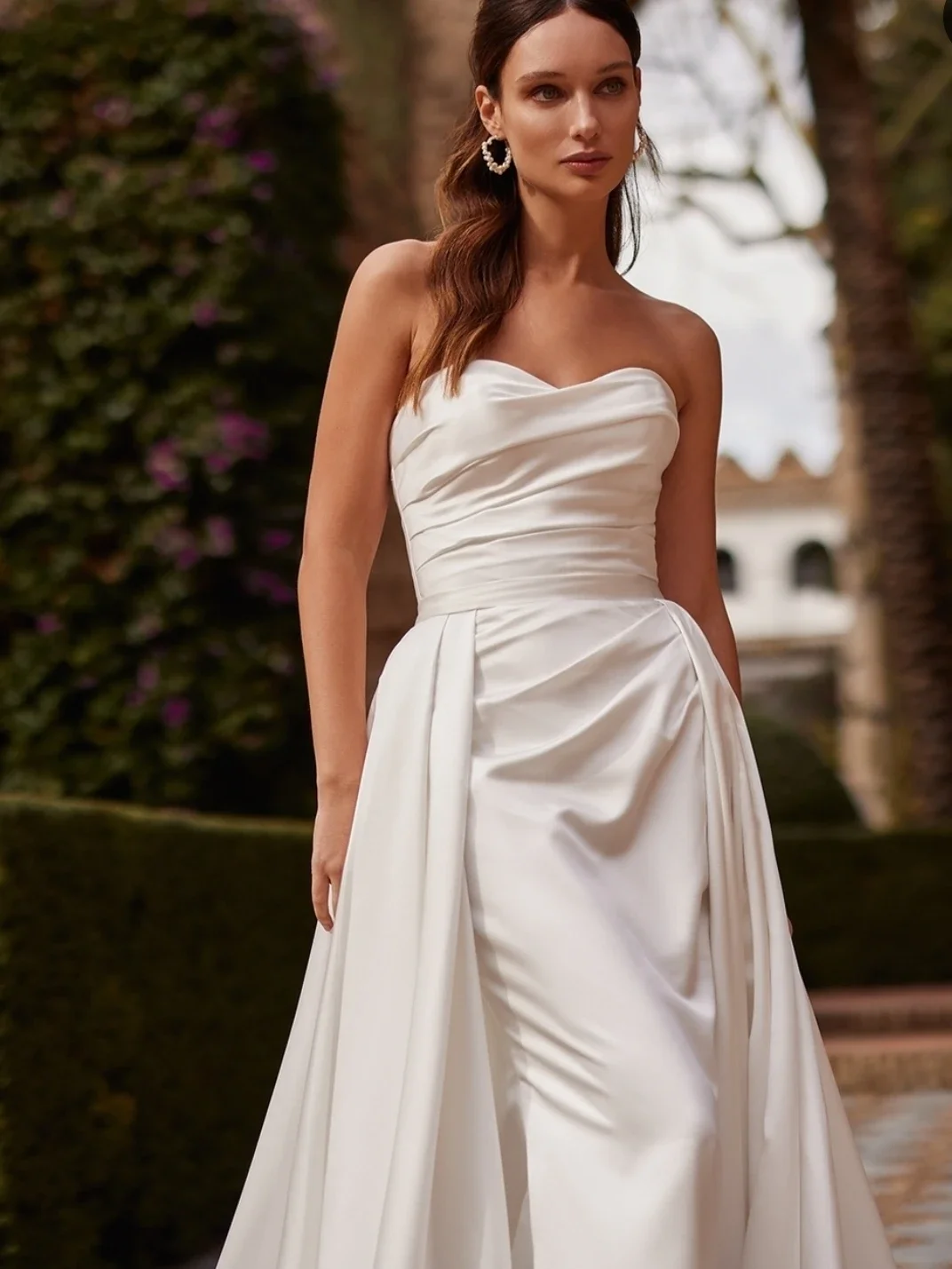 カスタムビーチマーメイドレースアップウェディングドレスオフショルダーレースアップリケブライダルガウンイリュージョンボタンローブ2025