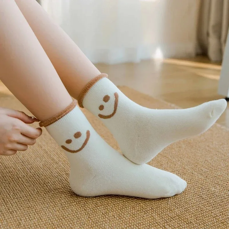 1-10Pairs الخريف والشتاء المرأة جوارب صوف مع بطانة أفخم تيري الجوارب منتصف العجل جوارب قطنية لقضاء عطلة هدية الكريسماس