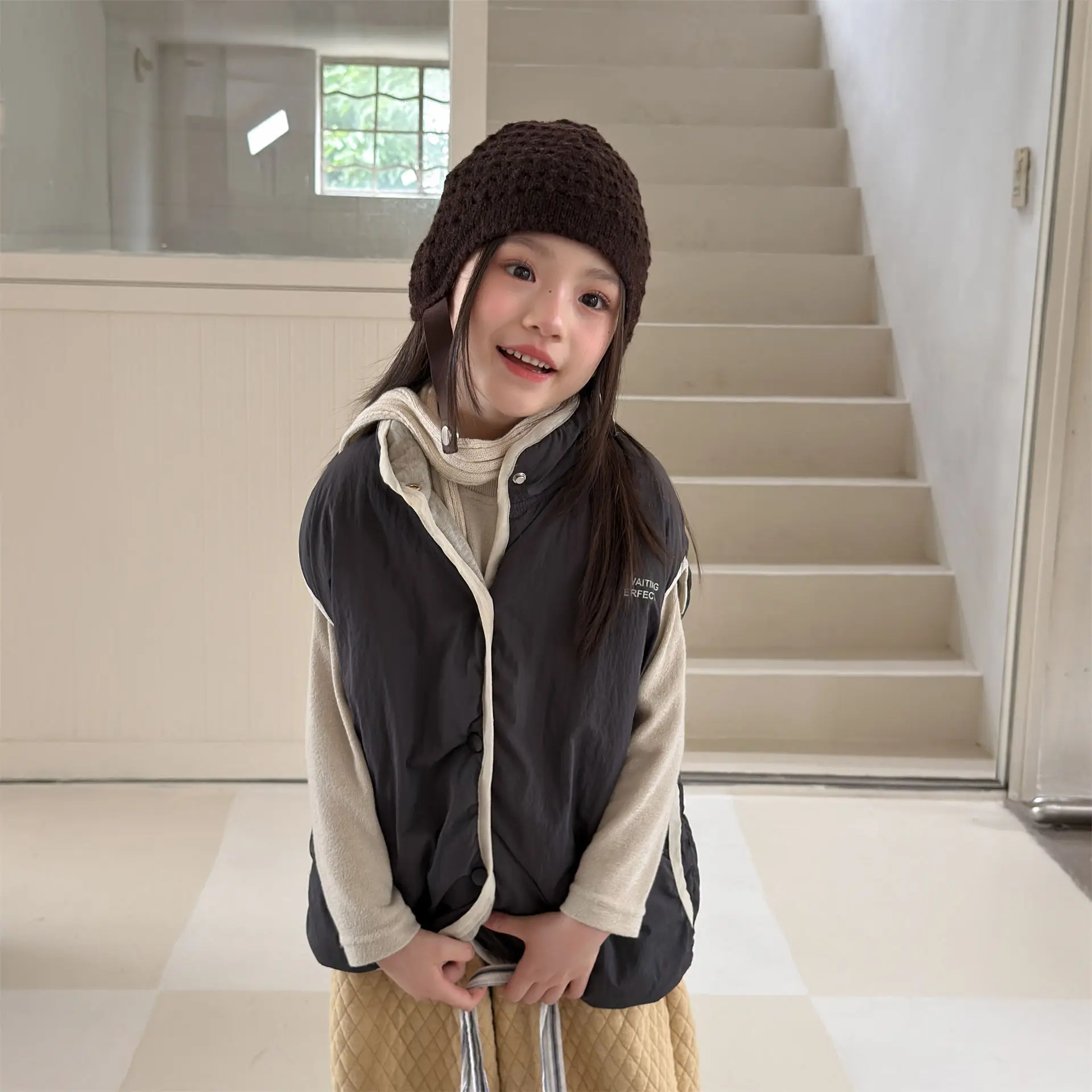 2026 Winter New Children Plus Velvet Thick Sleeveless Vest Boys Girls Letter Print Warm Coat Kids Cotton Padded Jacket