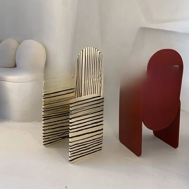 중세풍 레드 원목 다이닝 디자이너 제브라 레트로 북 메이크업 특수형 침대 및 빈티지 의자