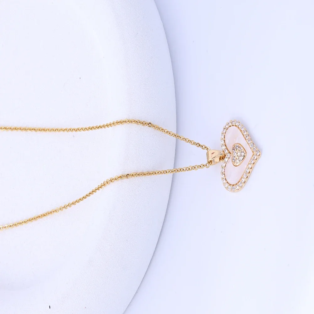 สร้อยคอเหล็กไทเทเนียมไม่ซีดจางสำหรับผู้หญิง อุปกรณ์เสริมอเนกประสงค์และเฉพาะกลุ่ม สวมใส่ระดับไฮเอนด์และประณีต เสื้อสเวตเตอร์ที่มีชื่อเสียงทางอินเทอร์เน็ต