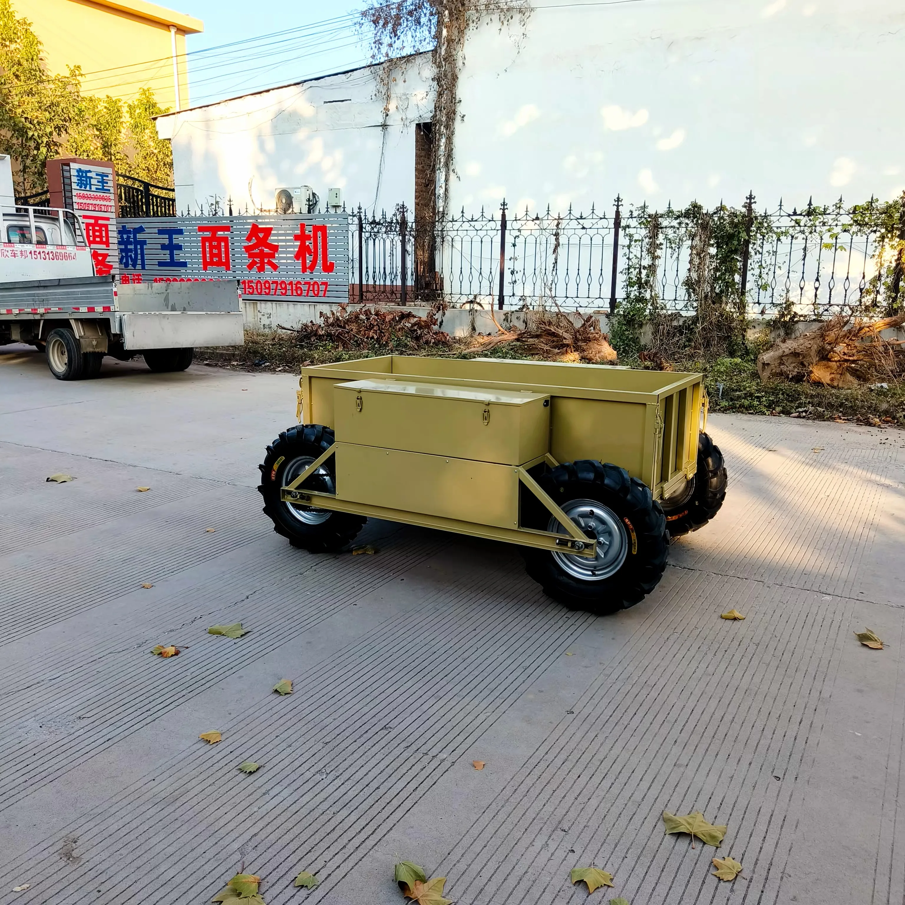 

QiangQi 1000kg Capacity All-terrain Remote Control Transport Truck Trailer Four-wheel Drive in Mountains
