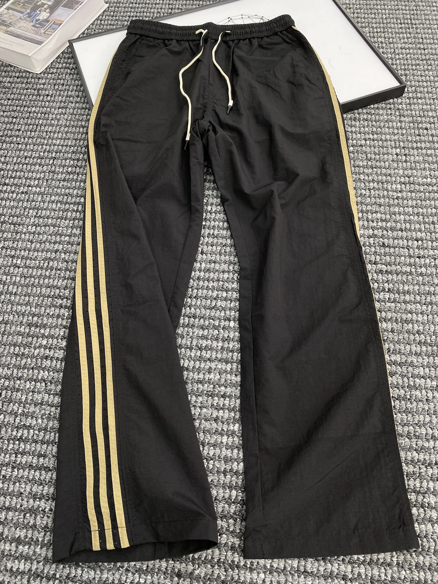 

American Sle Tee Bars Ice Silk Qui Dry Pants Men Summer Thin Hole Punch Breathable Striped Casual Flared Straight Leg P...