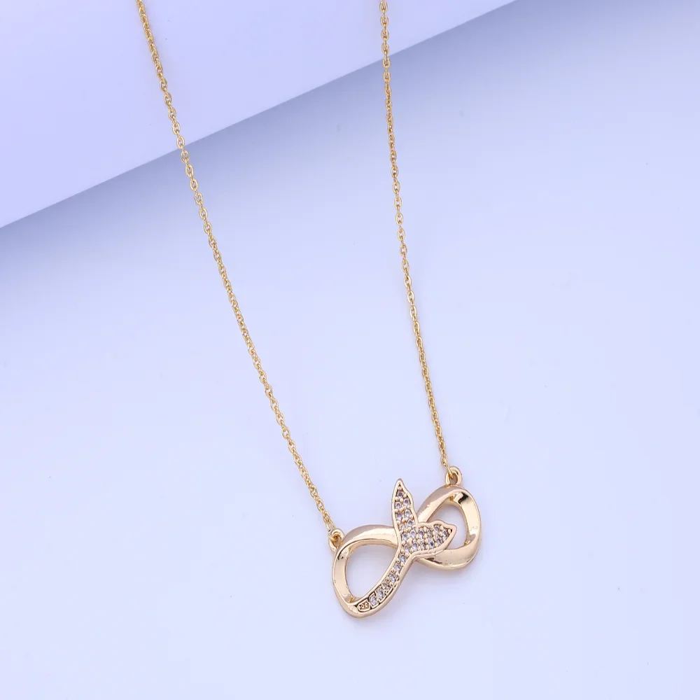 Beautiful Necklace Gift: Infinite Cycle Zircon Titanium Steel Figure 8 Clavicle Chain for Ladies, Sex Design, Never Fade Jewelry