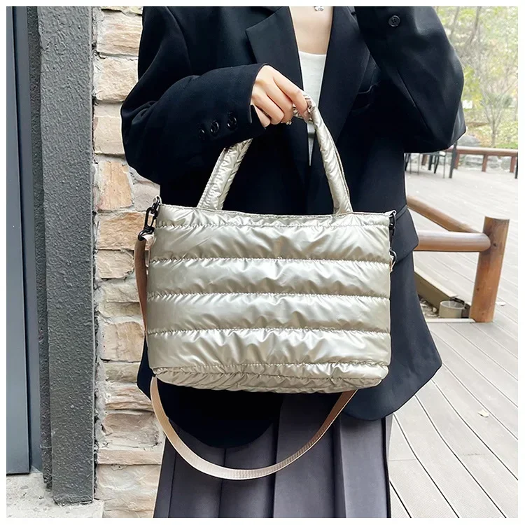 Modische Tragetasche, große Kapazität, mit Baumwolle gepolsterte Tasche, wasserdicht, tragbar, warmhaltende Handtasche, gesteppt, einfarbig, für Freizeit und Winter – Detail 11
