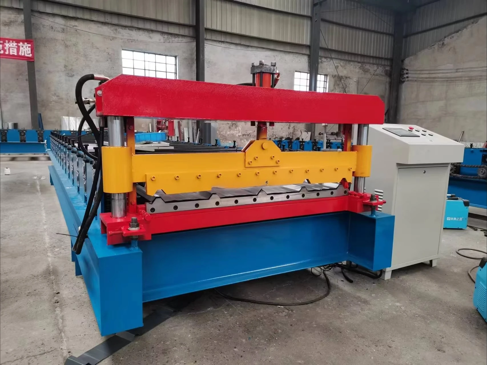 Hot Selling PPGI Color Steel Trapezoidal Roll Forming Machine, Anti-corrosion Roof Equipment High Speed Hot Selling Hot Selling.