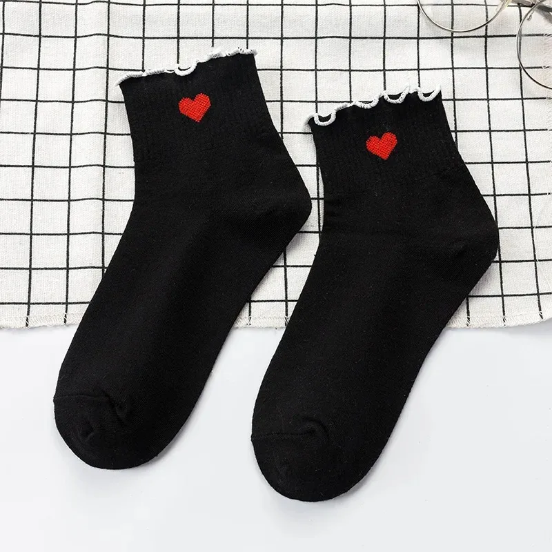 New Women Cotton Cusual White Black Socks Girls Cute Crimped Ankle Sock Stripes Dots Heart Short Socks Calcetines Mujer Sokken