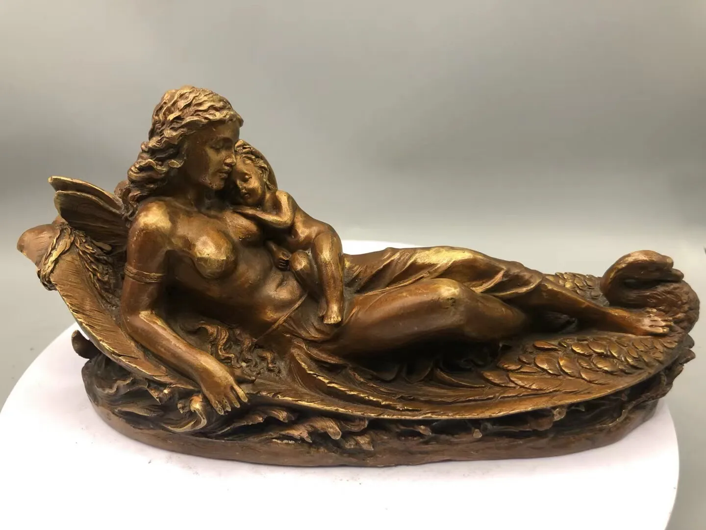 goddess Angel holding baby Charm elegance beauty Great maternal love Statues