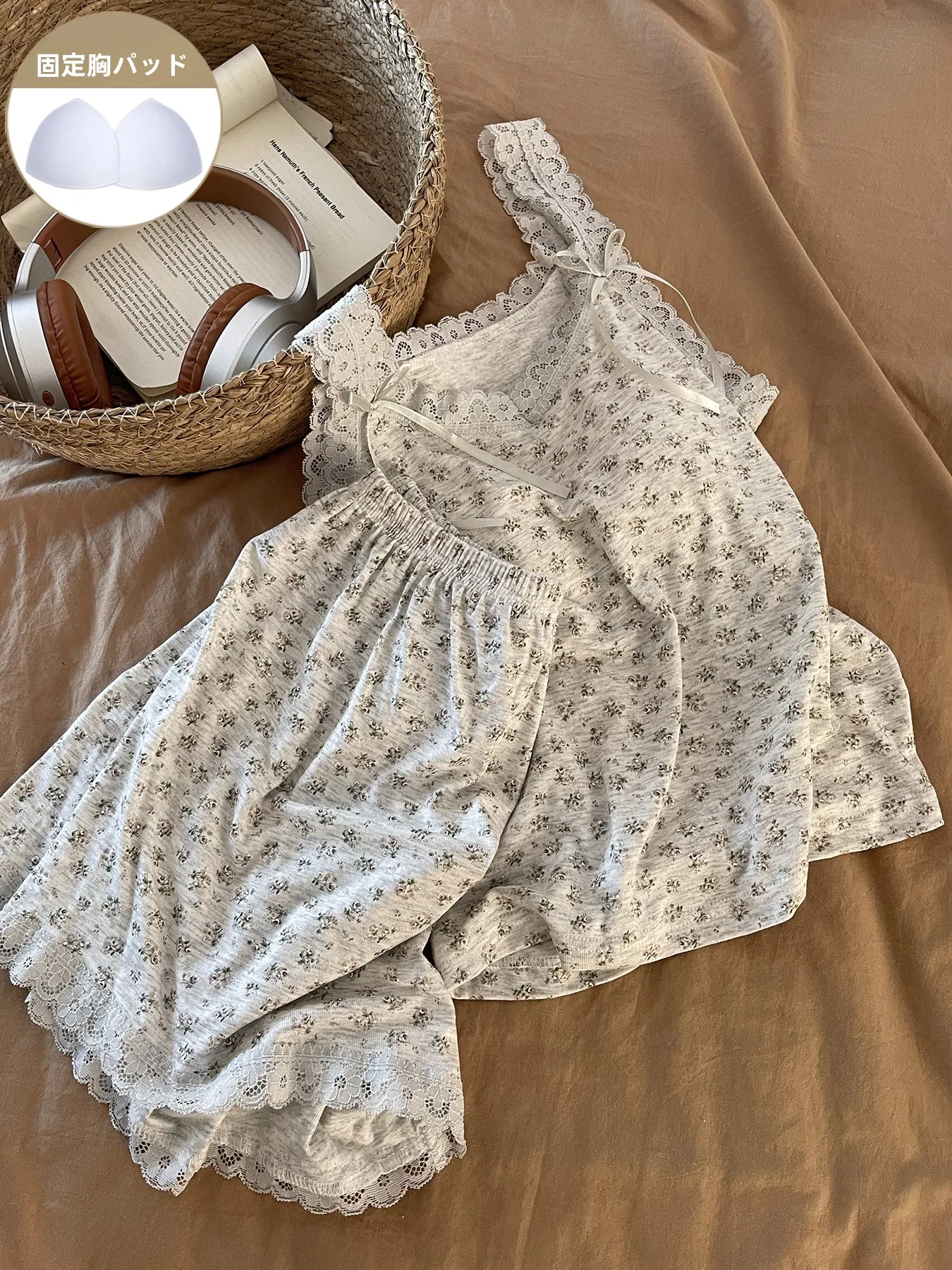 女性の夏の寝間着モーダルレーストリムブラレットショートパンツバタフライノット花柄純綿ホーム服セット