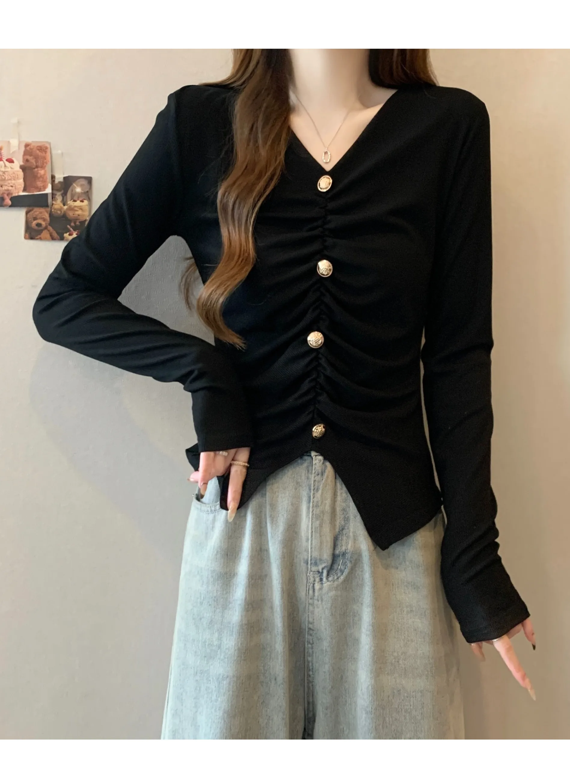 

Faionable Metal Button Slim Fit Base irt Women's Color Versatile Top Korean Sle V-ne Long Sve Regular Length