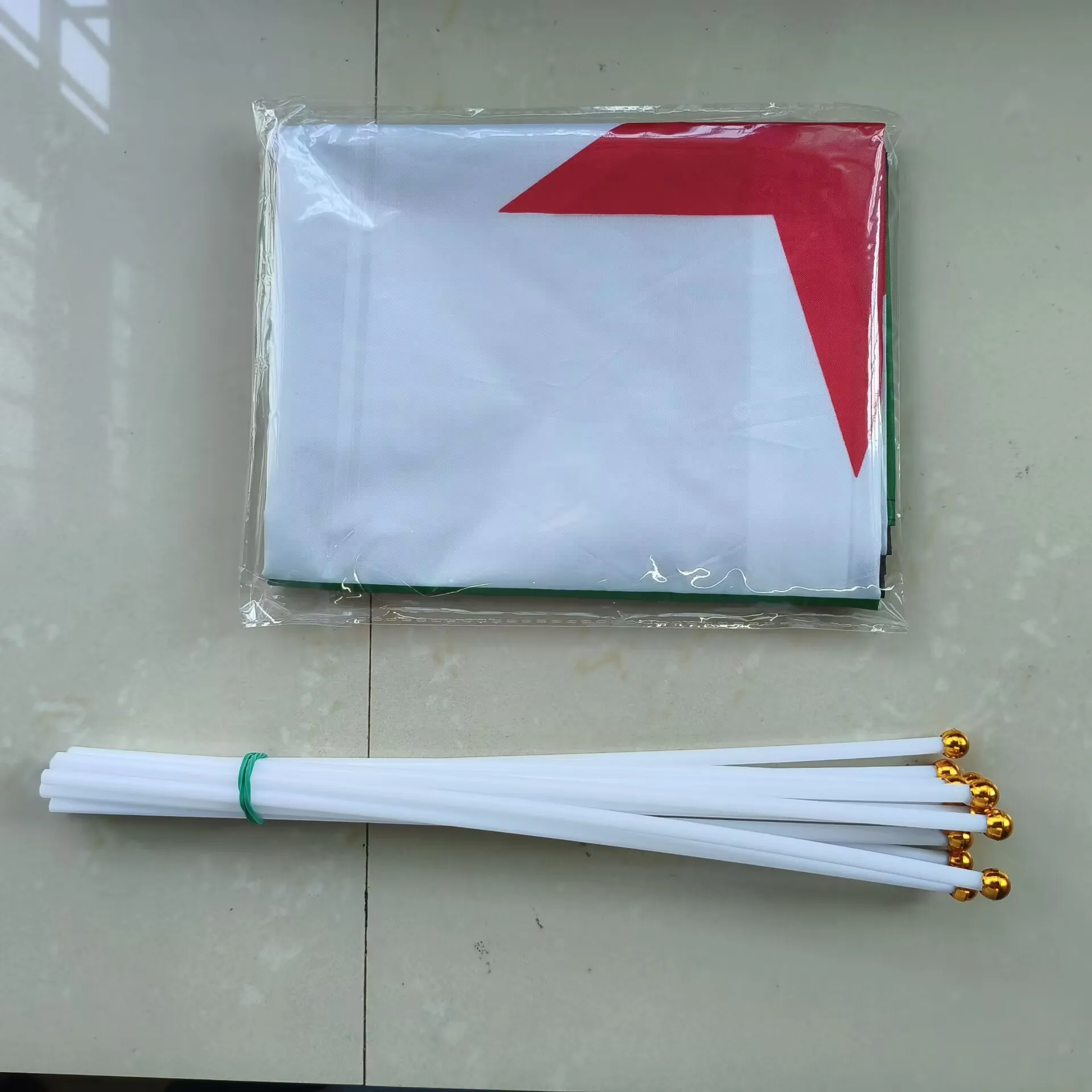 aerlxemrbrae    50pcs/lot   14x21cm  Syria Hand Flag Polyester Three Star The Syrian Arab Republic Syrian with Flagpole