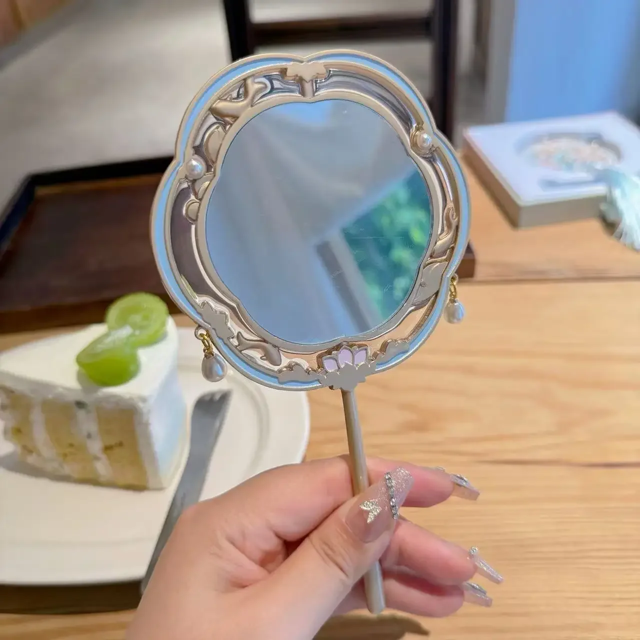 DSA metal makeup mirror retro relief handheld body mirror souvenir gift antique fringed retro