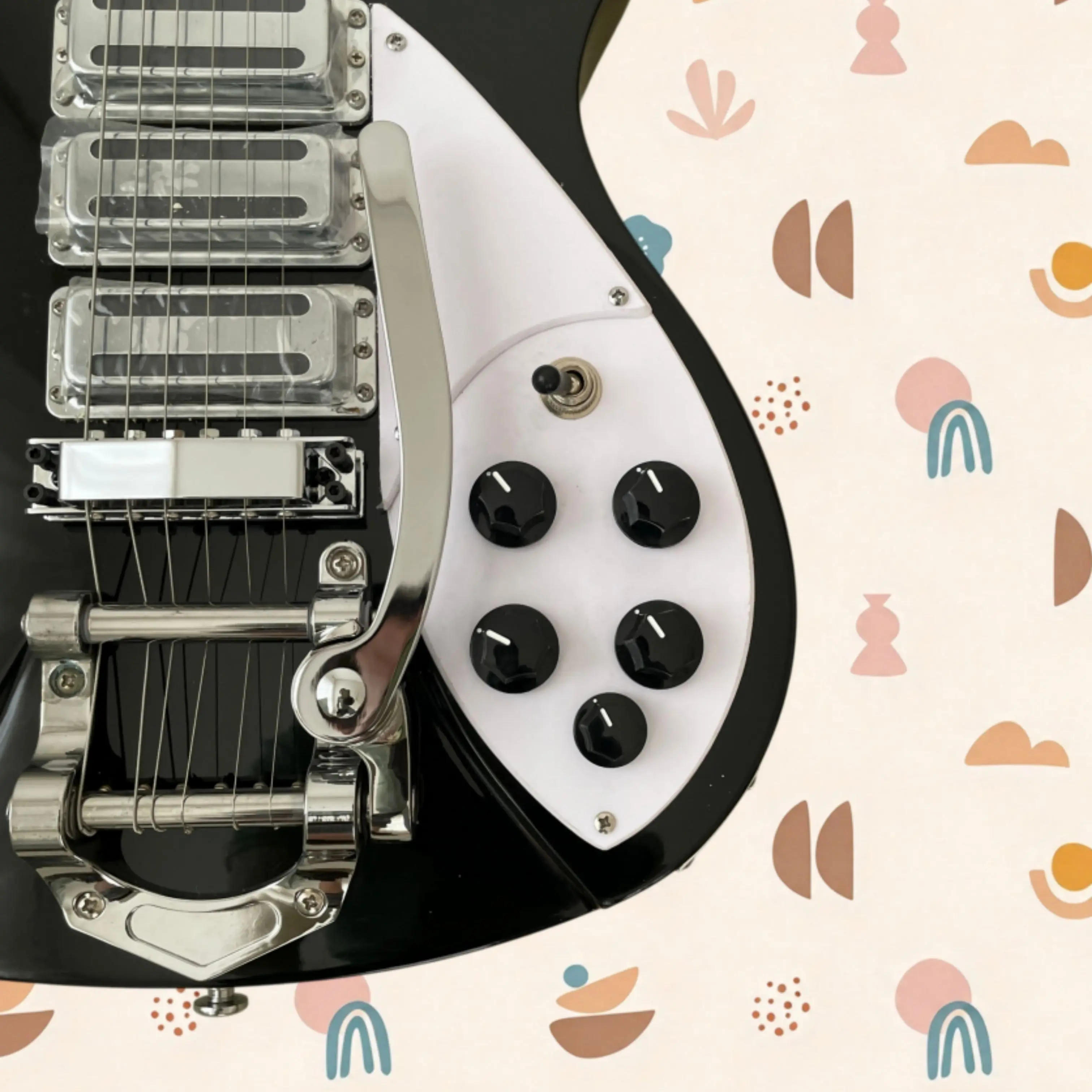 Retro Streamlined Electric Guitar,Gloss Black Body with White Pickguard Guitars,Sliver Tremolo for Vintage Rock Guitarra