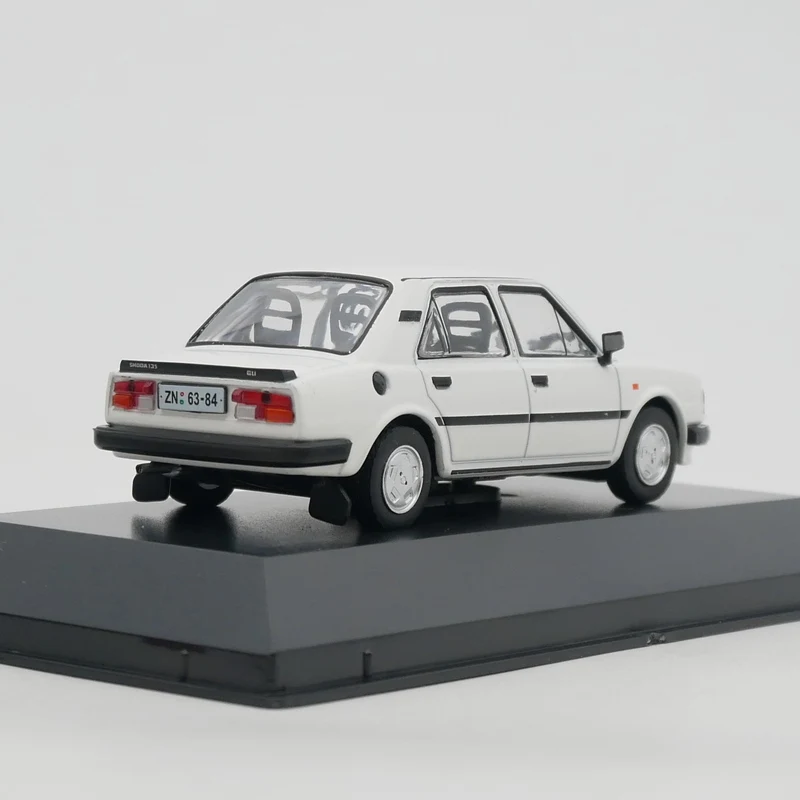 Ixo 1:43 Skoda 135 GL Diecas Automodell Metallspielzeugfahrzeug Legierung Sammlung Geschenke