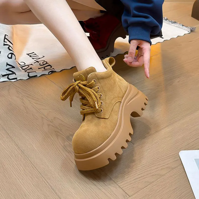 

Британские короткие ботинки в стиле кэжуал для женщин: на высоком каблуке, с утолщенной подошвой, увеличивающие рост, универсальные, водонепроницаемые, из искусственной кожи, осенняя новинка.