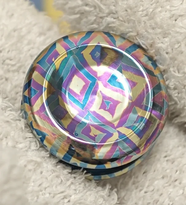 

Used EDC Xian Lock Diamond Braided Timascus button 24.5 * 12.5mm gyroscope fidget spinner metal decompression toy