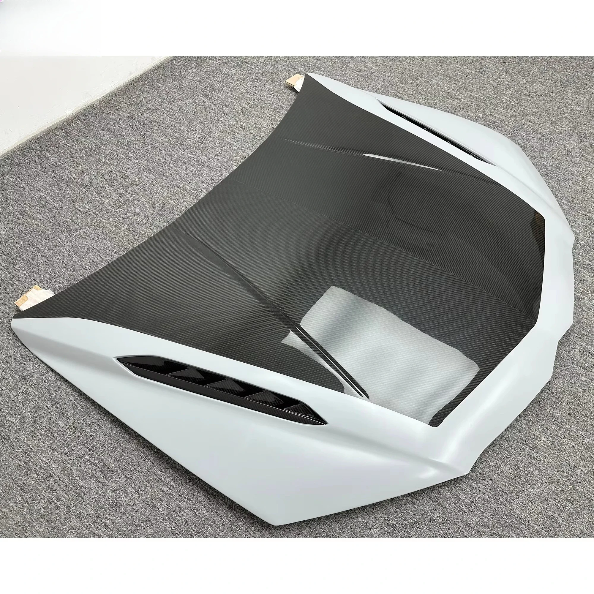 Performante Style Partial Dry Carbon Fiber Front Bonnet for URUS Engine Cover Hood Car Body Kits Parts Carbon Hood