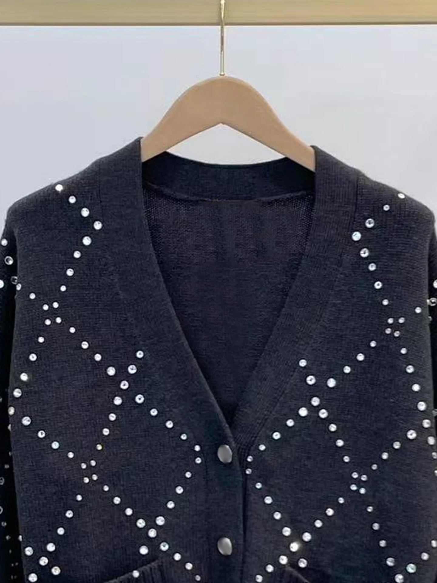 เสื้อคาร์ดิแกนถักไหมพรมสำหรับผู้หญิง แบรนด์ M Home Nan You รุ่น High End ประดับเพชรทรง V ดีไซน์ลำลอง สวมใส่สบาย เหมาะสำหรับฤดูใบไม้ร่วง ทรงปกติ