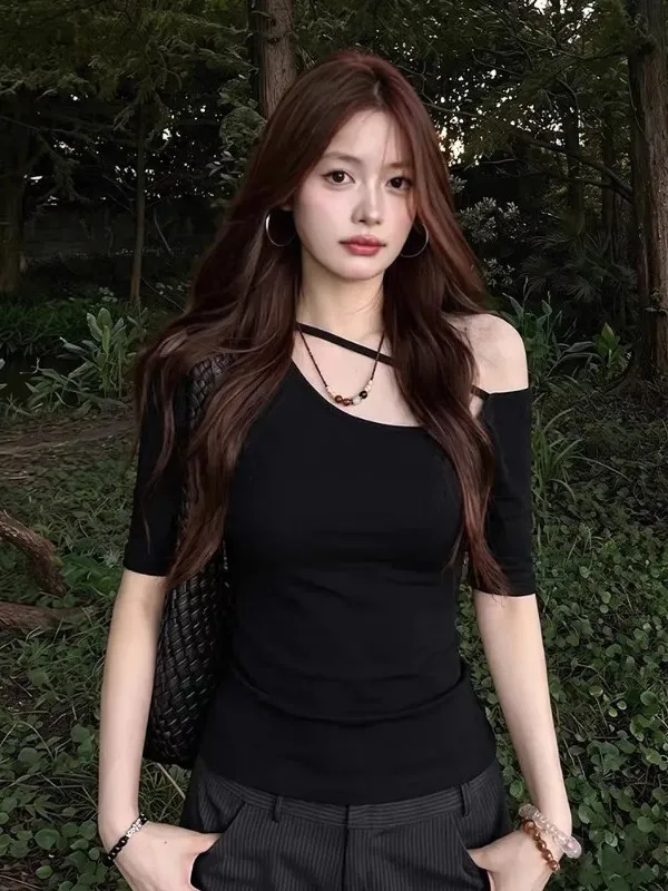 Black Hollow out Design Slim Fit Short Sleeve T-Shirt Korean Style Summer Fashionable Hot Girl Top Women's Casual Wear