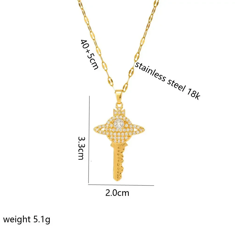 يتميز القلادة الرئيسية بتصميم أوروبي وأمريكي عصري. الزركون هو سيدة زحل التيتانيوم الصلب الأكثر مبيعا