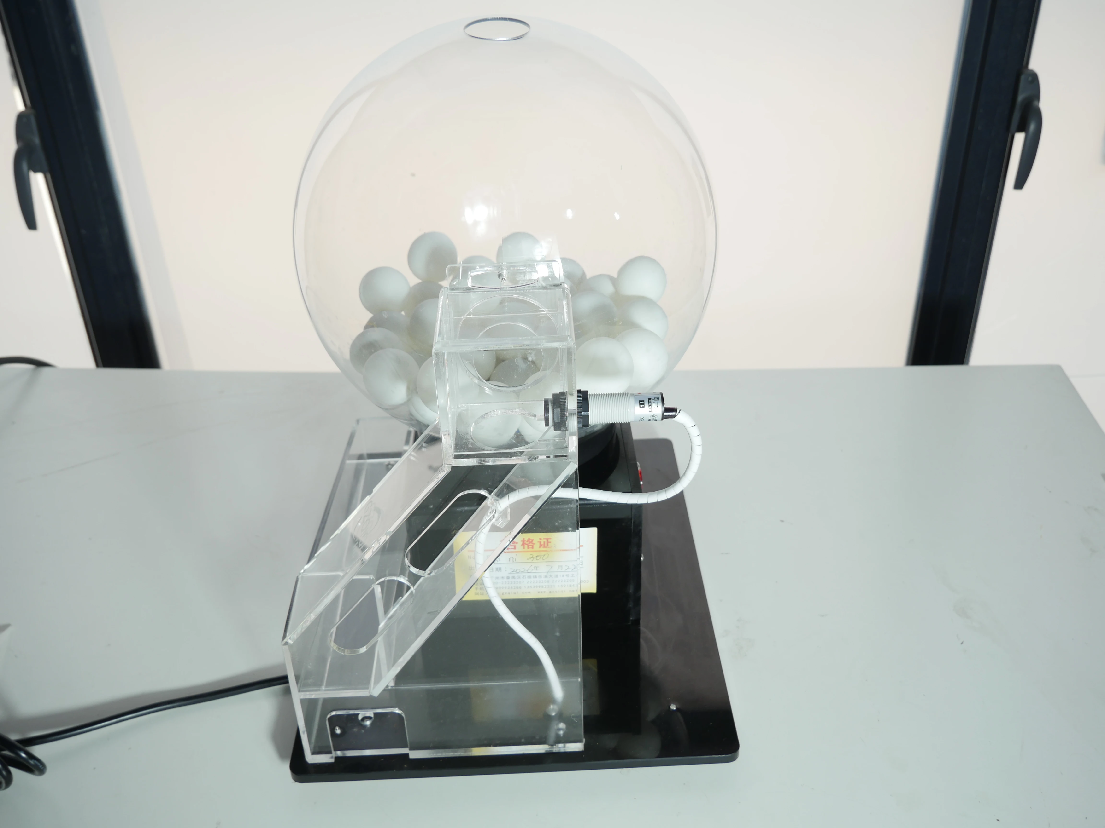 Electric Lottery Ball Machine, Automatic Balls Machine Cage Drafts Game Acrylic Lucky Drawing Machine