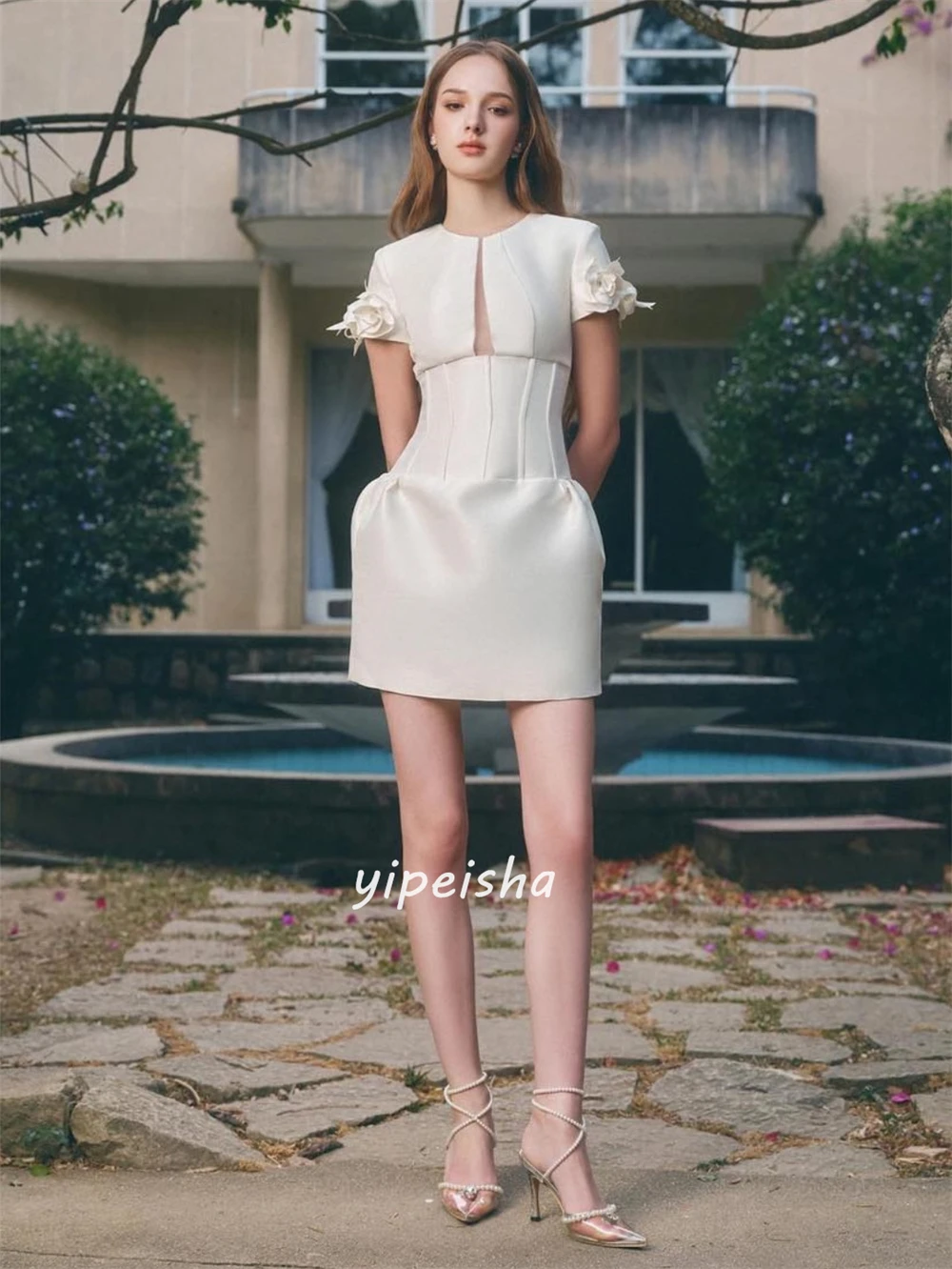 Mini abiti da ballo con scollo a barchetta a trapezio increspato con fiori in jersey di alta qualità personalizzati Abiti da ballo sexy Taglie scintillanti disponibili Matc intricato