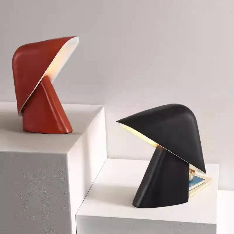 Simple creative resin desk lamp designer model room living room bedroom bedside lamp modern decorative desk lamp