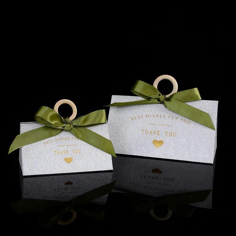 

5pcs Wedding Favors Box Glitter Silver Gift Box with Green Ribborn and Wooden Ring for Baby Shower Birthday Candy Chocolate Box