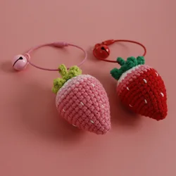 Colgante de fresa tejido a mano para coche, llavero de lana de ganchillo con fruta, accesorios para bolso, regalo para novia