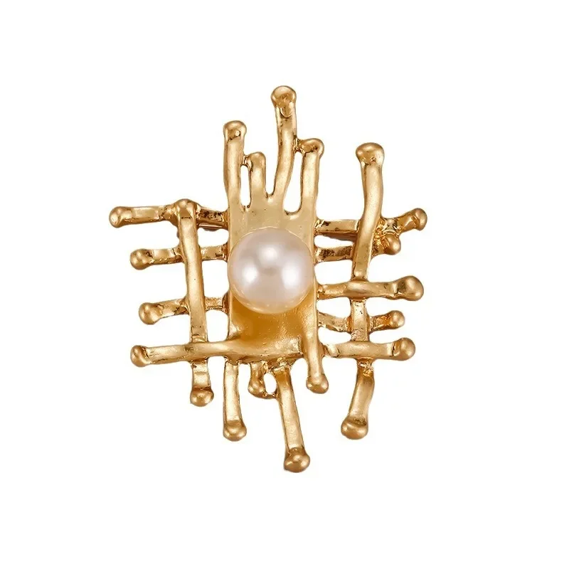 Vintage Brooch with Exaggerated Design and High-End Feel, featuring Rare and Deluxe Pearl Flower Pin