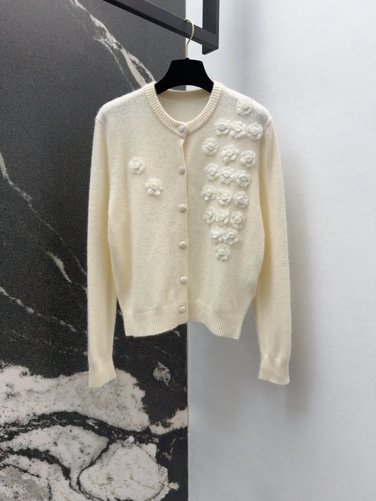 2025 Winter New Women's Clothing Elegant temperament twisted flower knitted cardigan 1223