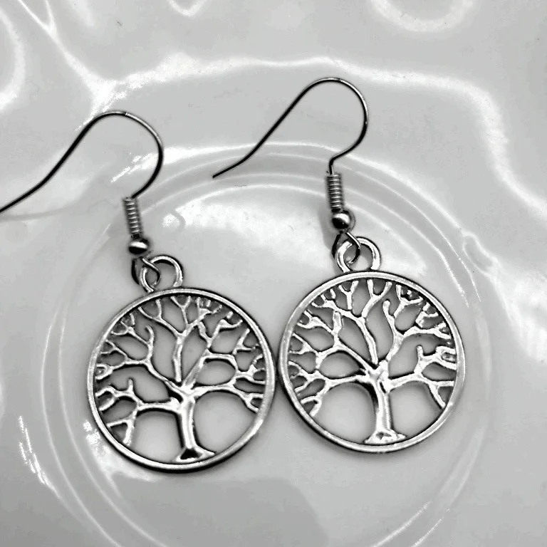Retro Life Tree Pendant Necklace For Women Europe And America Ladies Personality Peace Tree Necklace And Earrings Birthday Gift