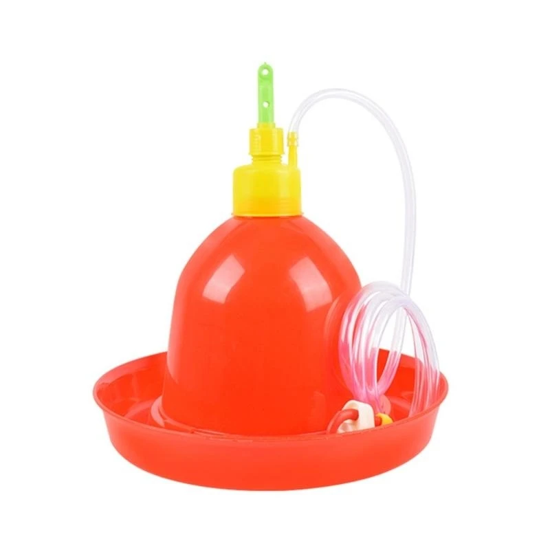 Автоматический водный фонтан для домашних птиц.