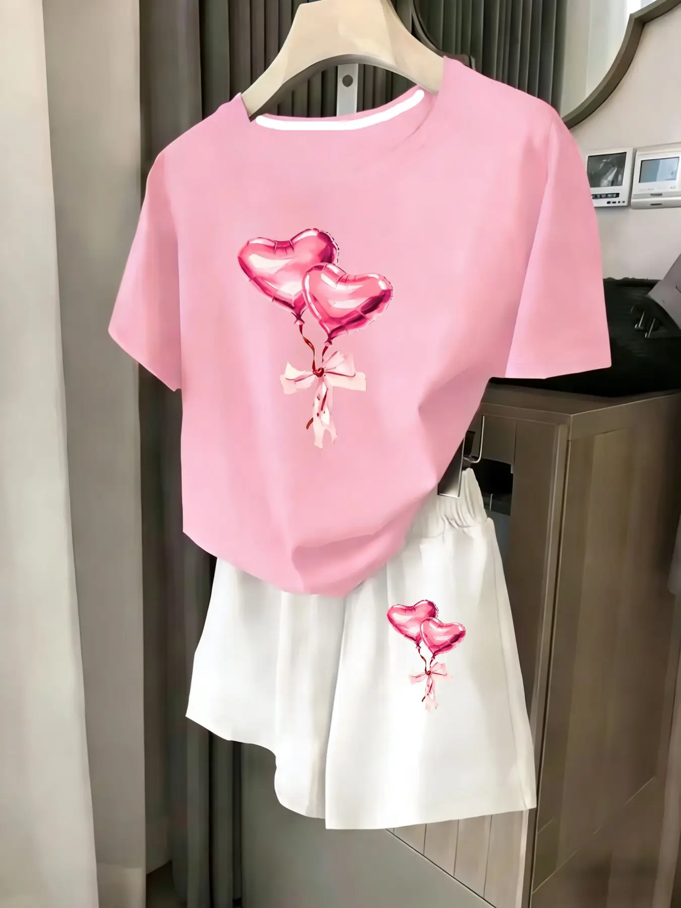 

Ladies 2-Piece Set Summer Beach Vacation Casual round Neck Short Sleeve Random Print T-Shirt Elastic Waist Shorts Suit Comfortab