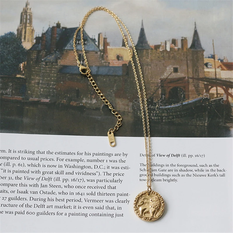 Titanium Steel Plated 18K Gold Lion Sculpture Coin necklace Fine Polished Animal Pendant for Women Clavicle Chain Choker Jewelry