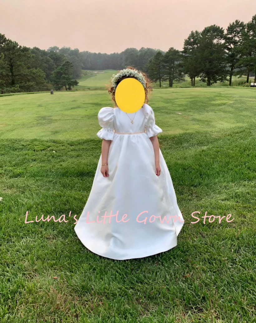 Vestido de satén blanco para niña, mangas cortas abullonadas, cuello redondo, cinturón fino, corte en A sencillo, para primera comunión, boda al aire libre