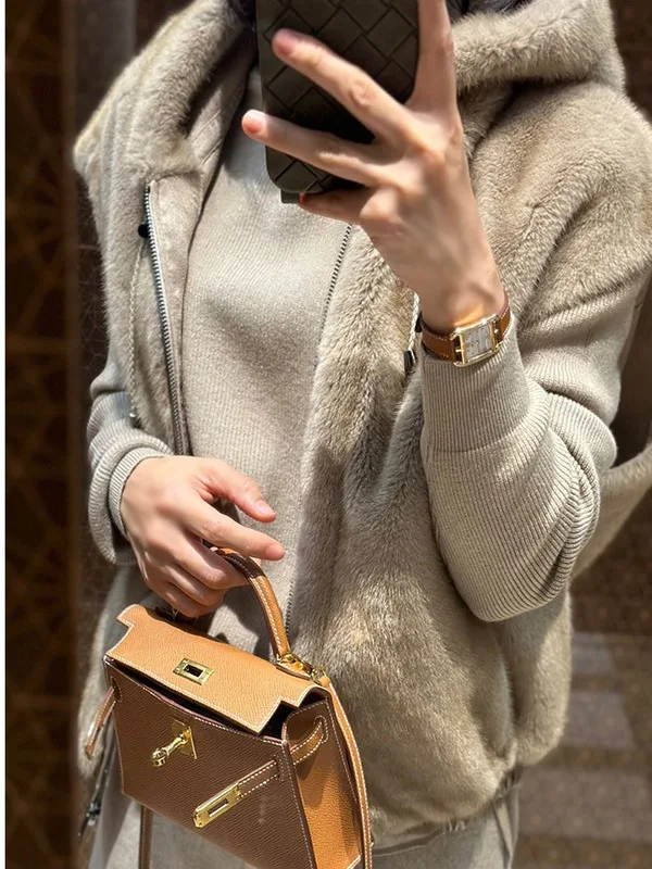 

Faionable Winter Hooded Faux Fur Jaet Women's Korean Sle Ele Lady High-End Feel Vest Trendy Brand Unregistered