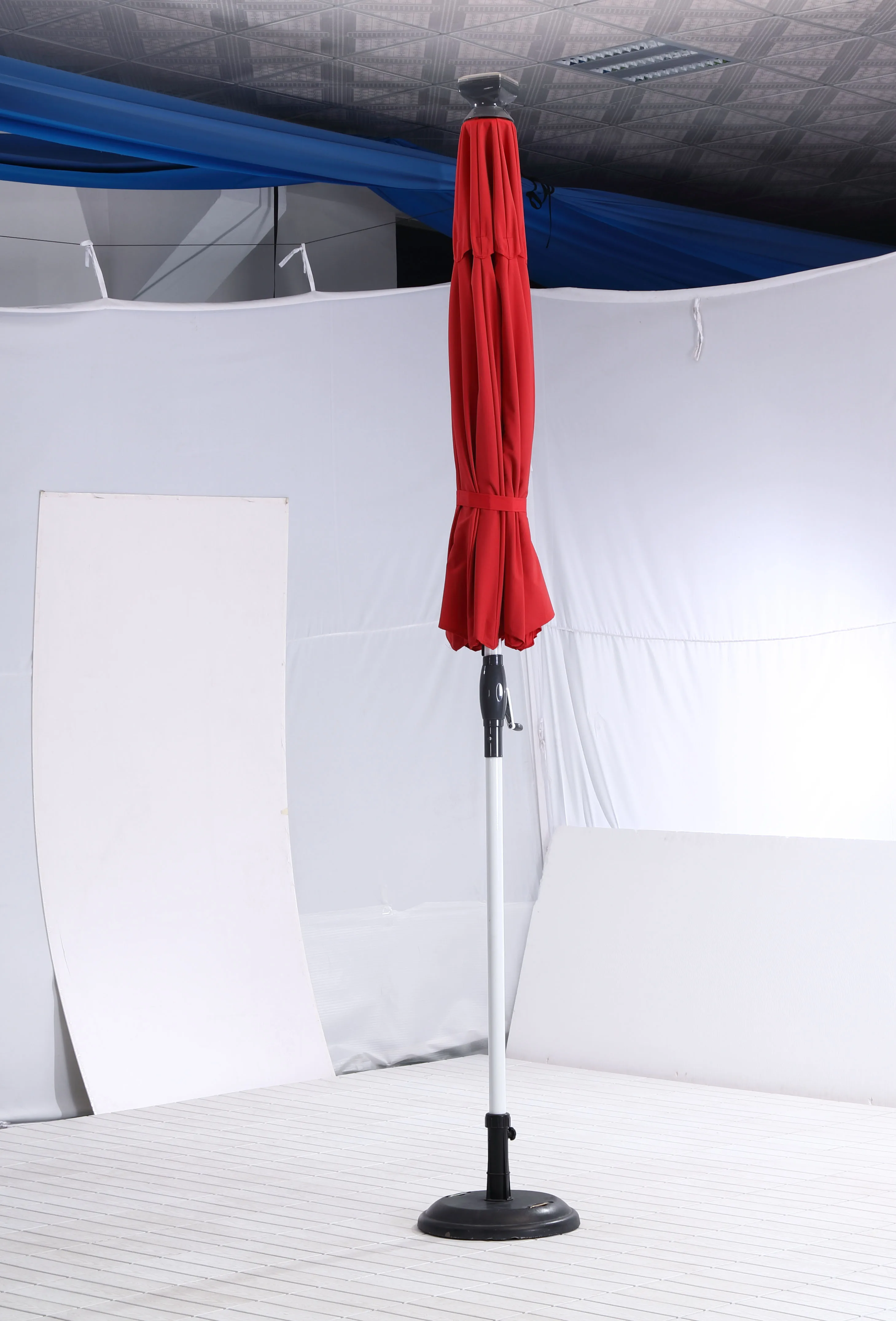 Middle Pole Outdoor Parasol Umbrella With Solar Power LED Light