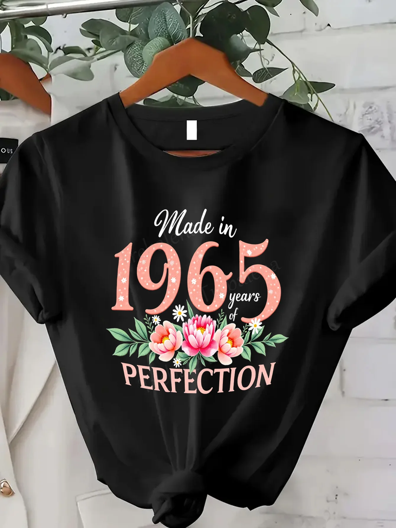 

Women T-shirt Made in 1965: 58 Years of Perfection Floral Tee