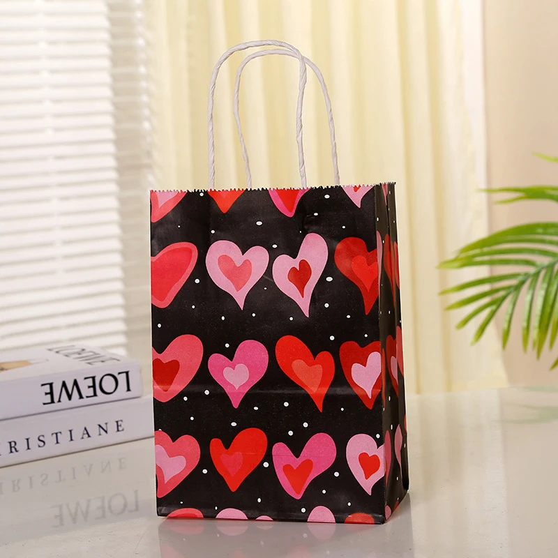 5Pcs Cute Heart Shape Pattern Printed Kraft Paper Bag Simple Cartoon Gift Handbag Holiday Valentines Day Gift Bag Decor Supplies
