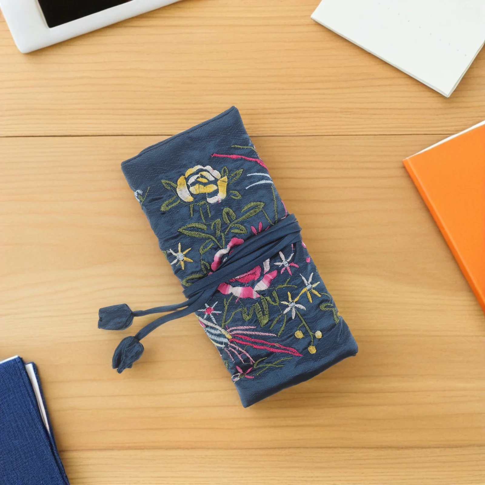 

Embroidered Jewelry Storage Roll Foldable Organizer Portable Jewelry Roll Bag for Rings Necklaces Earrings