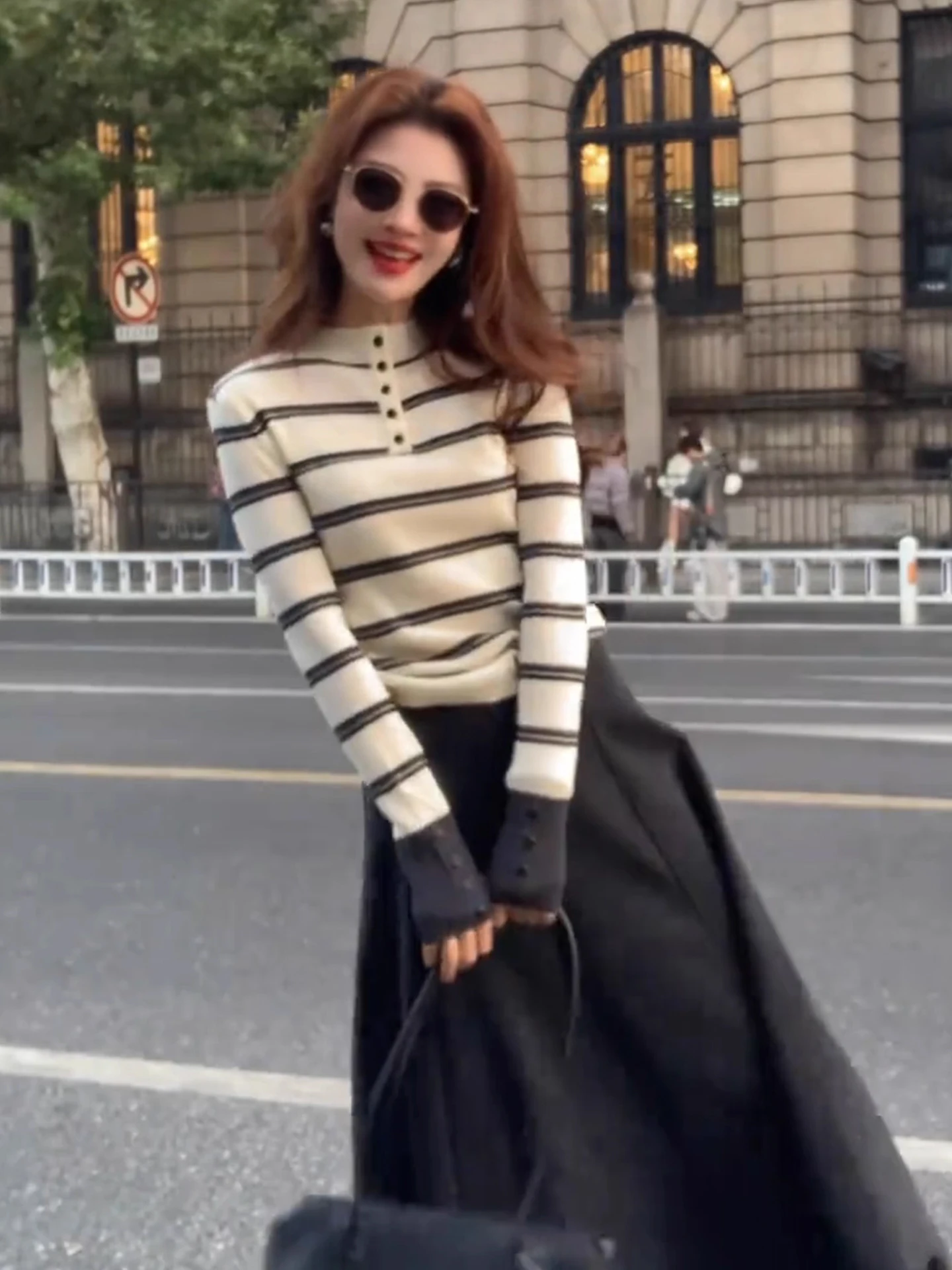 시크한 한국 스타일 긴 소매 니트 스웨터 하이 칼라 슬림 핏 베이스 레이어 여성용 스트라이프 컬러 블록 디자인