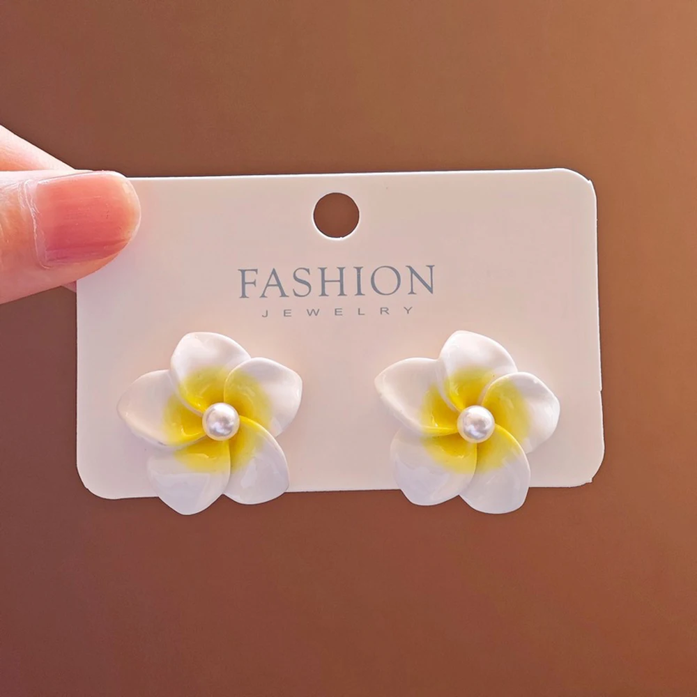 White Yellow Flower Stud Earrings for Women Contrast Color Acrylic Mini Imiation Pearl Plant Earrings Party Cute Trendy Jewelry