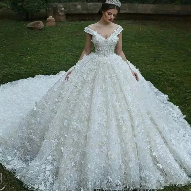 

Gorgeous Sweetheart Appliques Beads Plus Size Wedding Dress Sweep Train Corset Back Off the Shoulder Garden Bridal Gown
