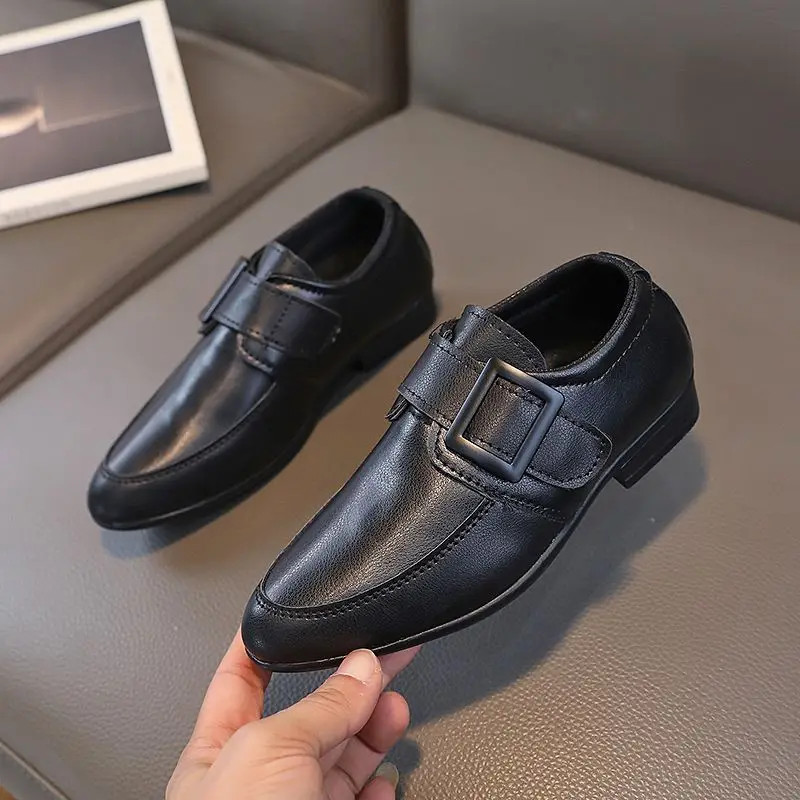 

Новинка 2023 года, детские кожаные деловые туфли для мальчиков, черные модельные туфли в британском стиле с острым носком для свадебной вечеринки