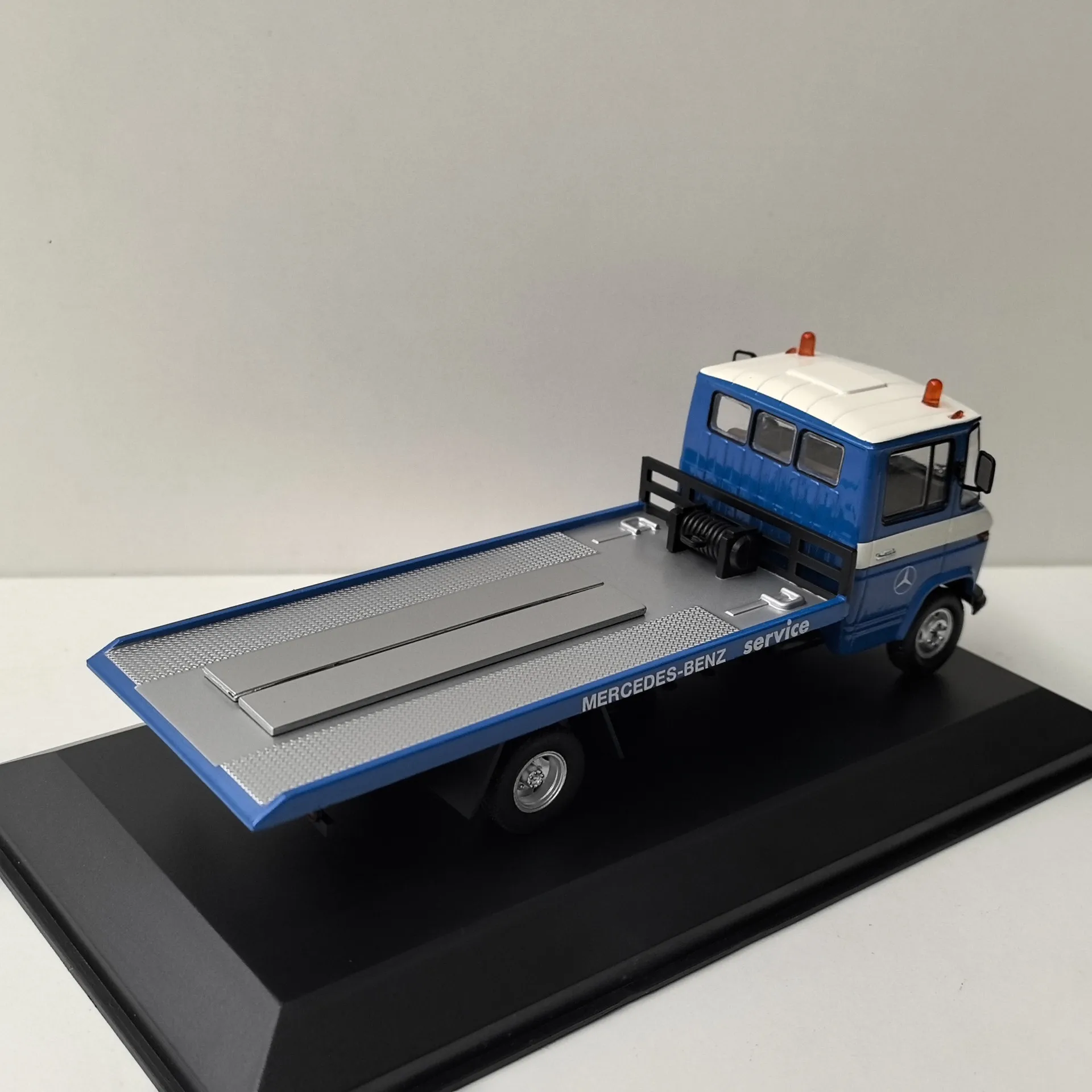 Diecast IXO 1/43 Scale BENZ L608 D 1980 BENZ Flatbed Truck Rescue Alloy Car Model Collectible Toy Gift Souvenir Display Ornament