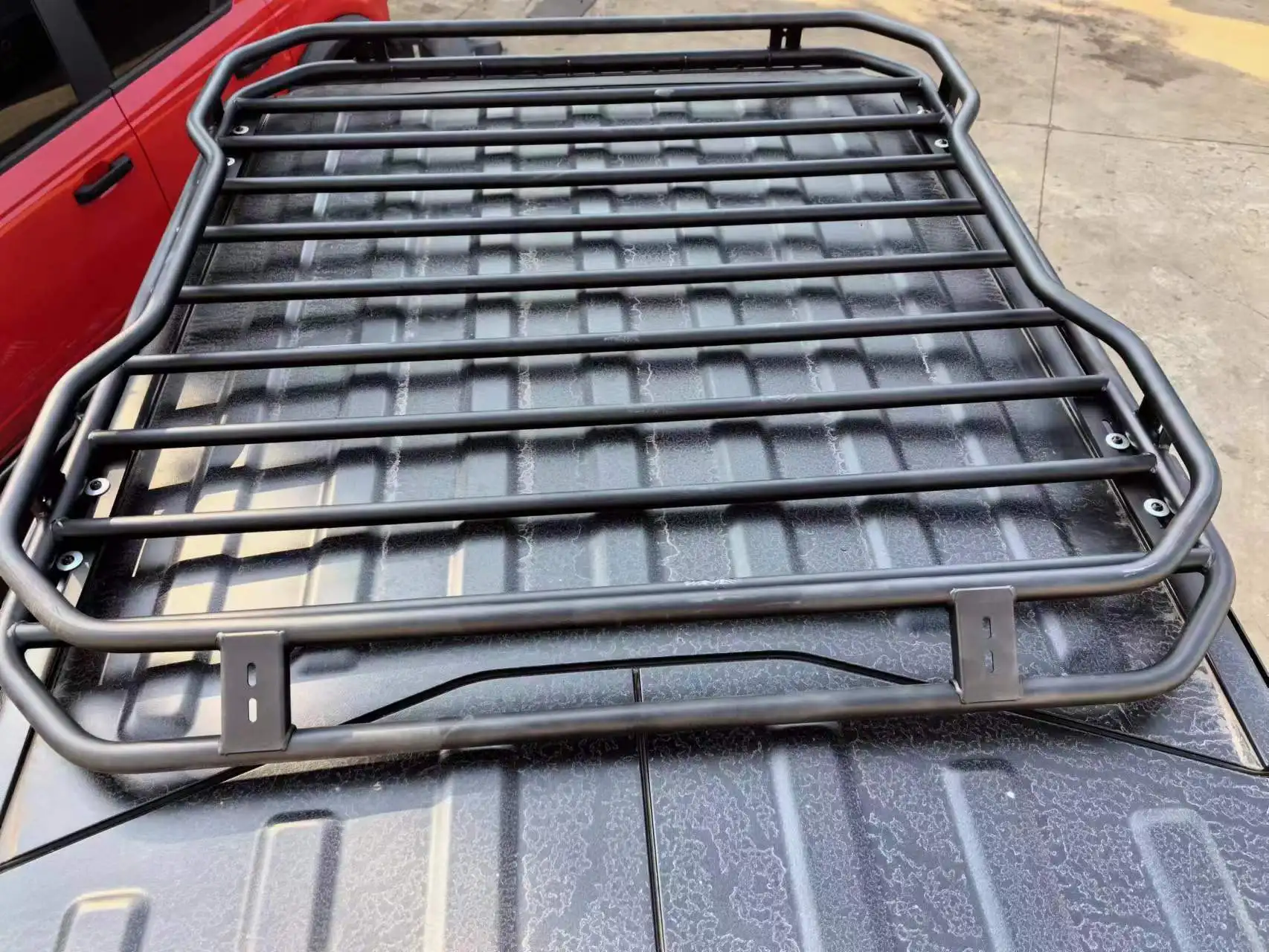 

Integrated Luggage Rack Roof Luggage Rack Black Suitcase Roof Cross Bar Steel for Jeep Wrangler JK JL JT JL1297 LantSun