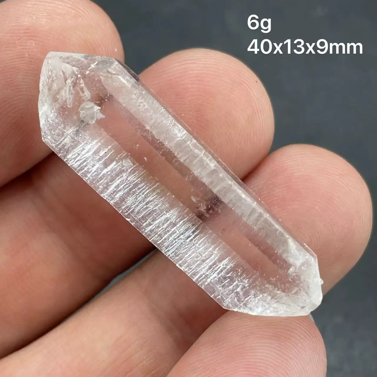 The new 100% natural Lemlia transparent quartz double pointed special pattern comes from Colombia