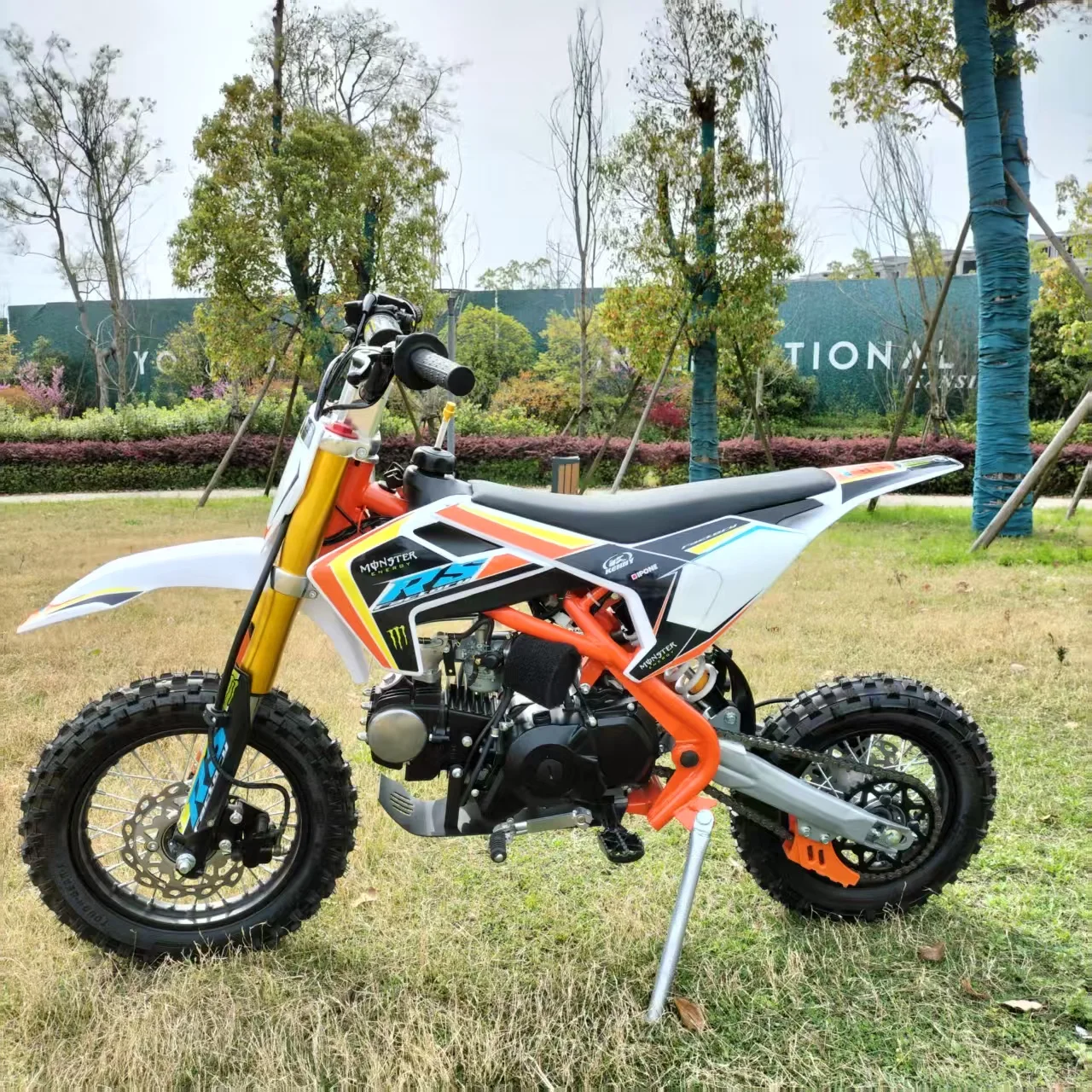 Piccola motocicletta a due ruote alimentata a carburante per adulti che corrono ATV Casa Commerciale Comoda motocicletta da viaggio