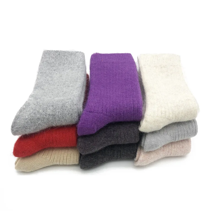 Wollsocken für Damen, Herbst und Winter, mittlere Röhrensocken, verdickt mit Wolle, warme Kaninchenhaarsocken, Winterstrümpfe aus schwarzem Kaschmir